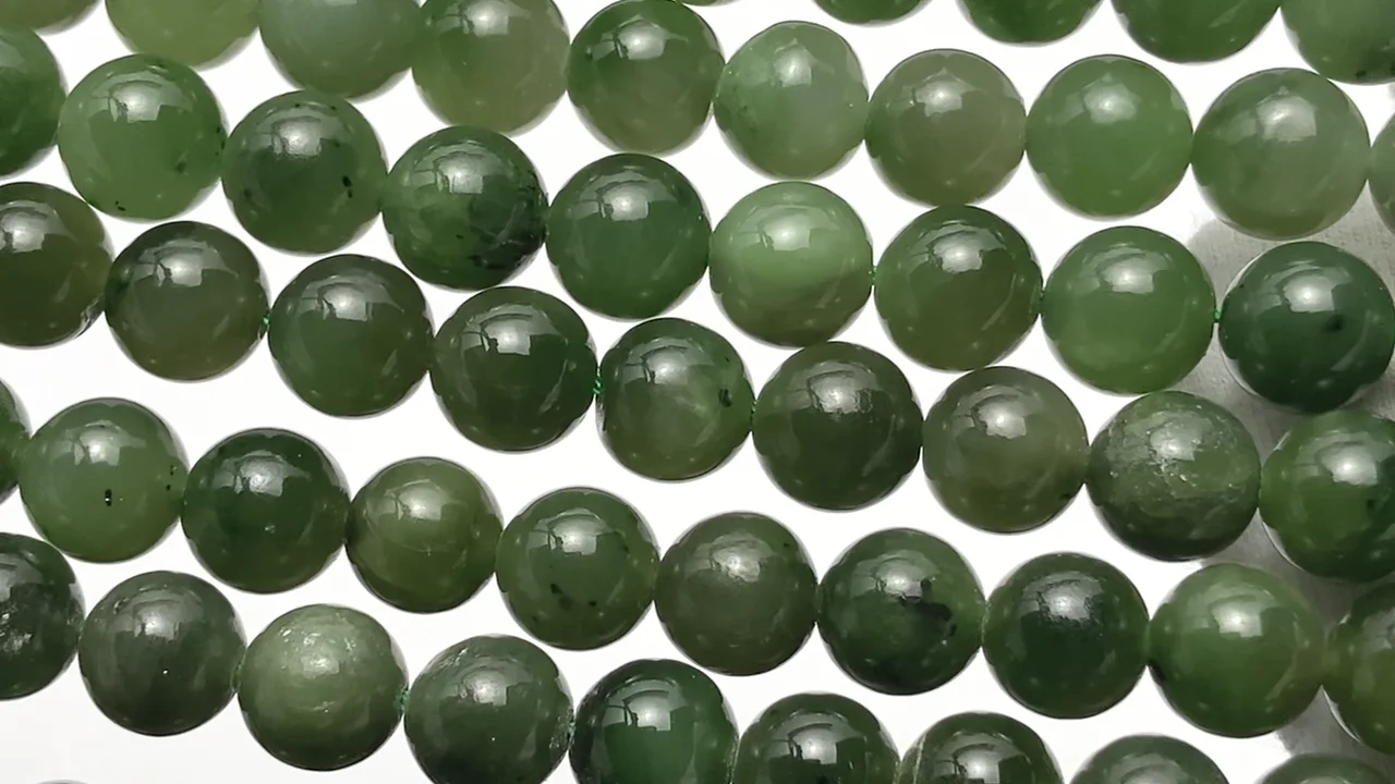 ネフライト（軟玉翡翠）｜産地・カナダ ラウンド8mm 半連/1連｜天然石