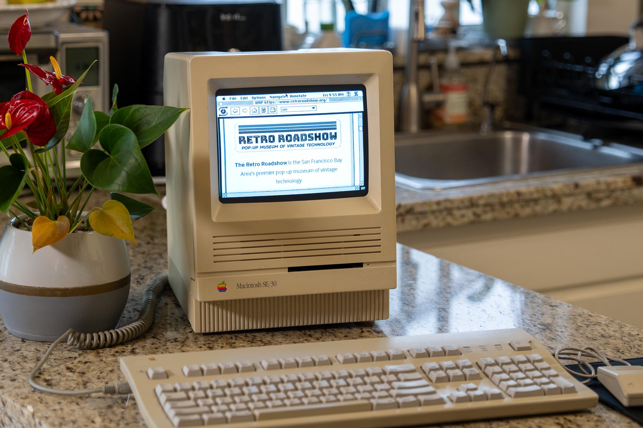 金曜日の私の気分：大幅にアップグレードされた Macintosh SE/30 で