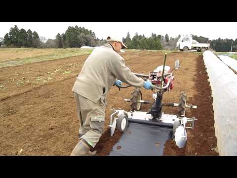 2010年4月～マルチャー管理機マルチ張り - YouTube