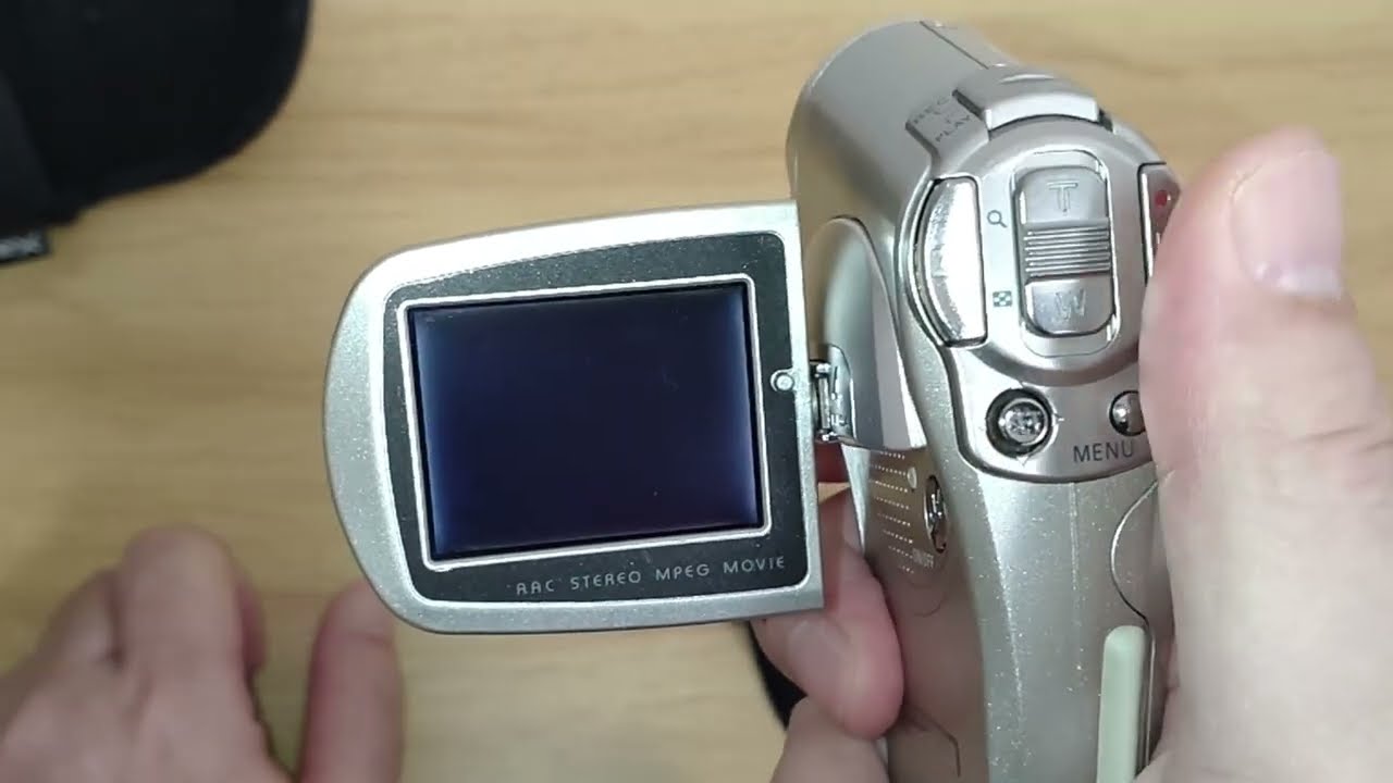 Old compact digital camera] SANYO Xacti DMX-C1 - YouTube