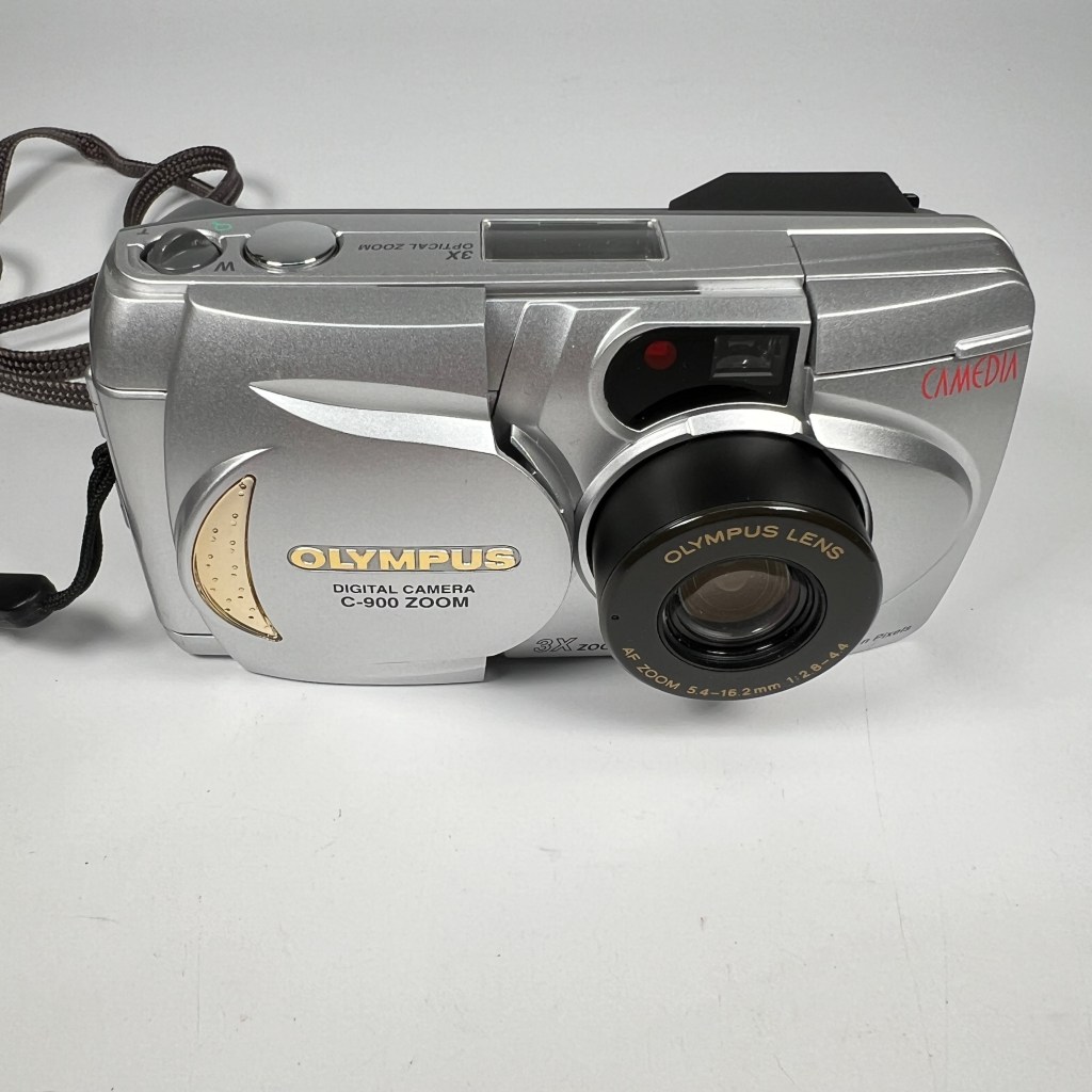 1998 Olympus Camedia C-900 Zoom - CCD Digital Camera
