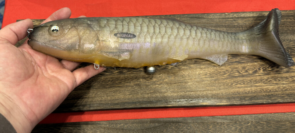 380mm・560g世界最大級のハドルテール系ジャイアントベイト「ウルトラ