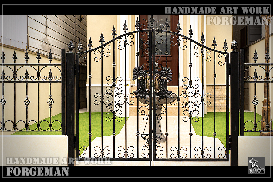 豪華さと美しさを兼ね備えたクラシックスタイルのアイアン門扉ゲート