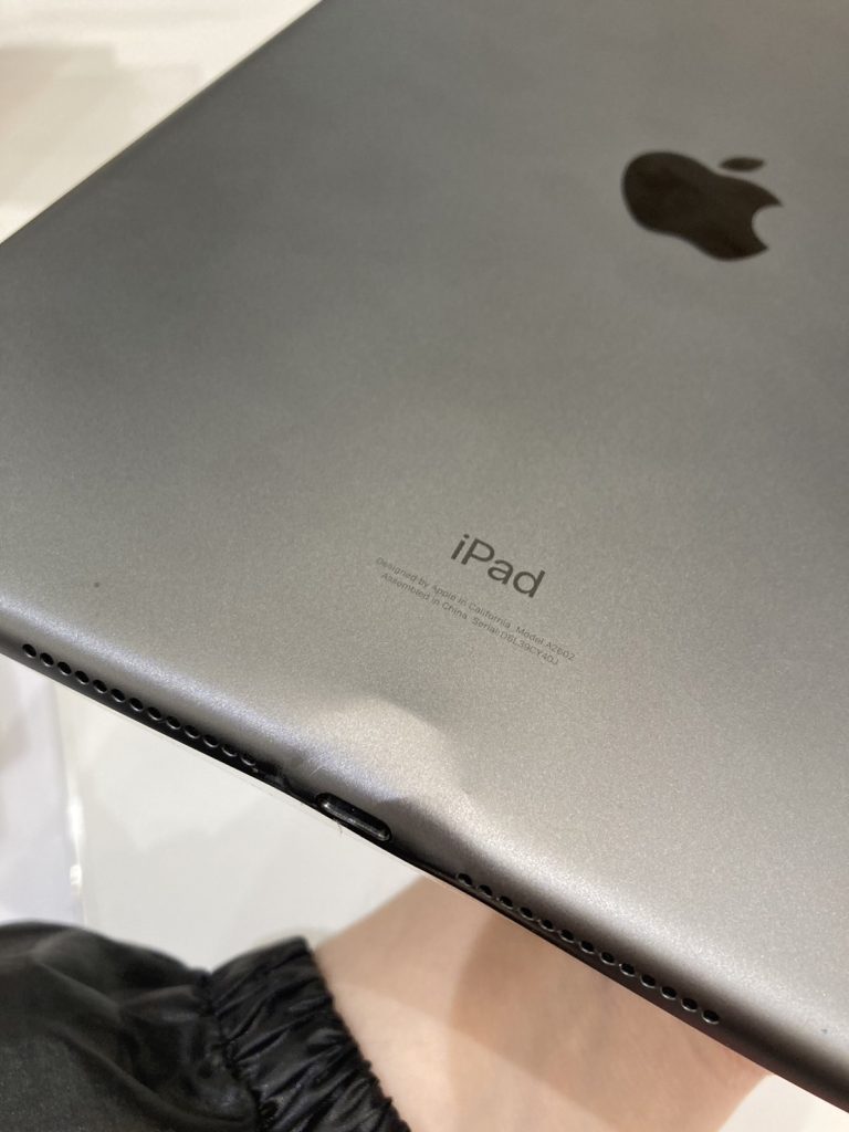 東郷店】iPad 第9世代の割れたフロントパネル交換と歪み矯正【愛知県
