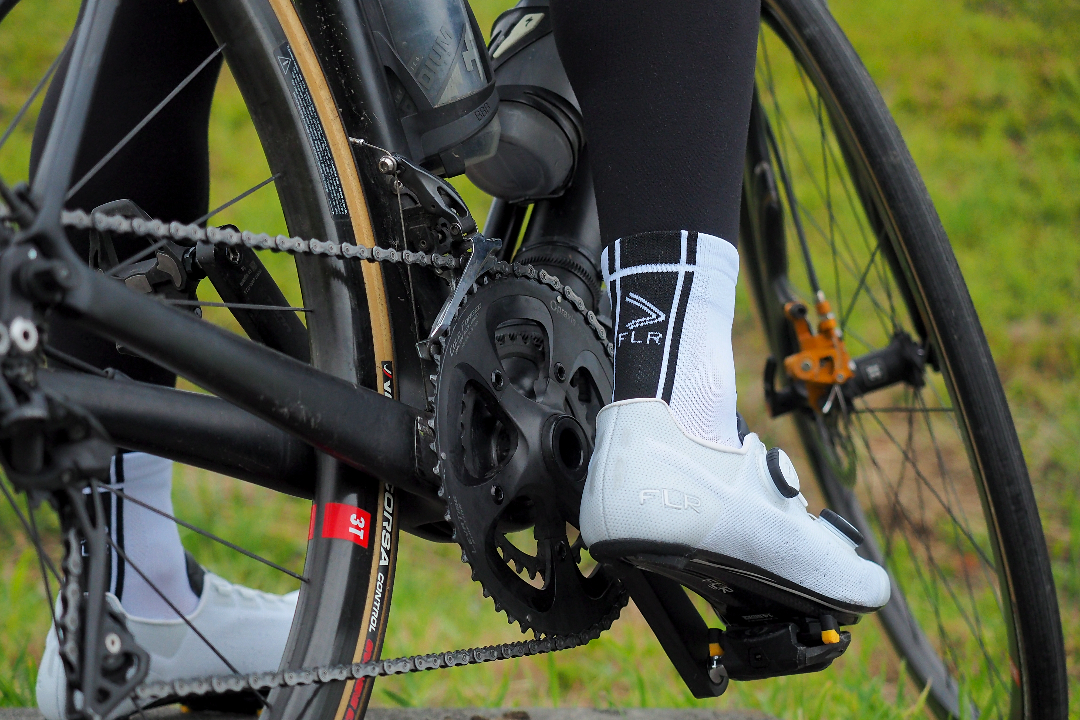 レビュー】涼しいニットシューズ『FLR：F-XX Knit WT』 | ぼっちと孤高