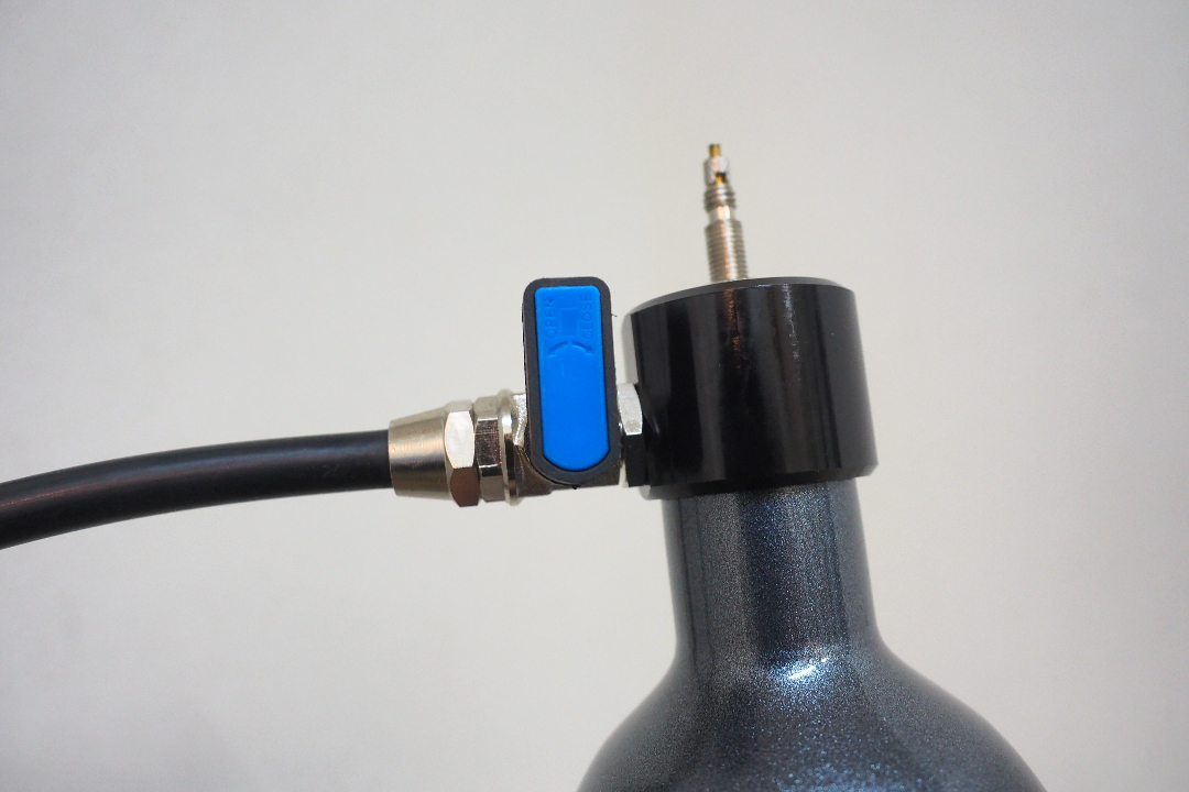 超簡単！チューブレスタイヤのビード上げ『シュワルベ：タイヤ