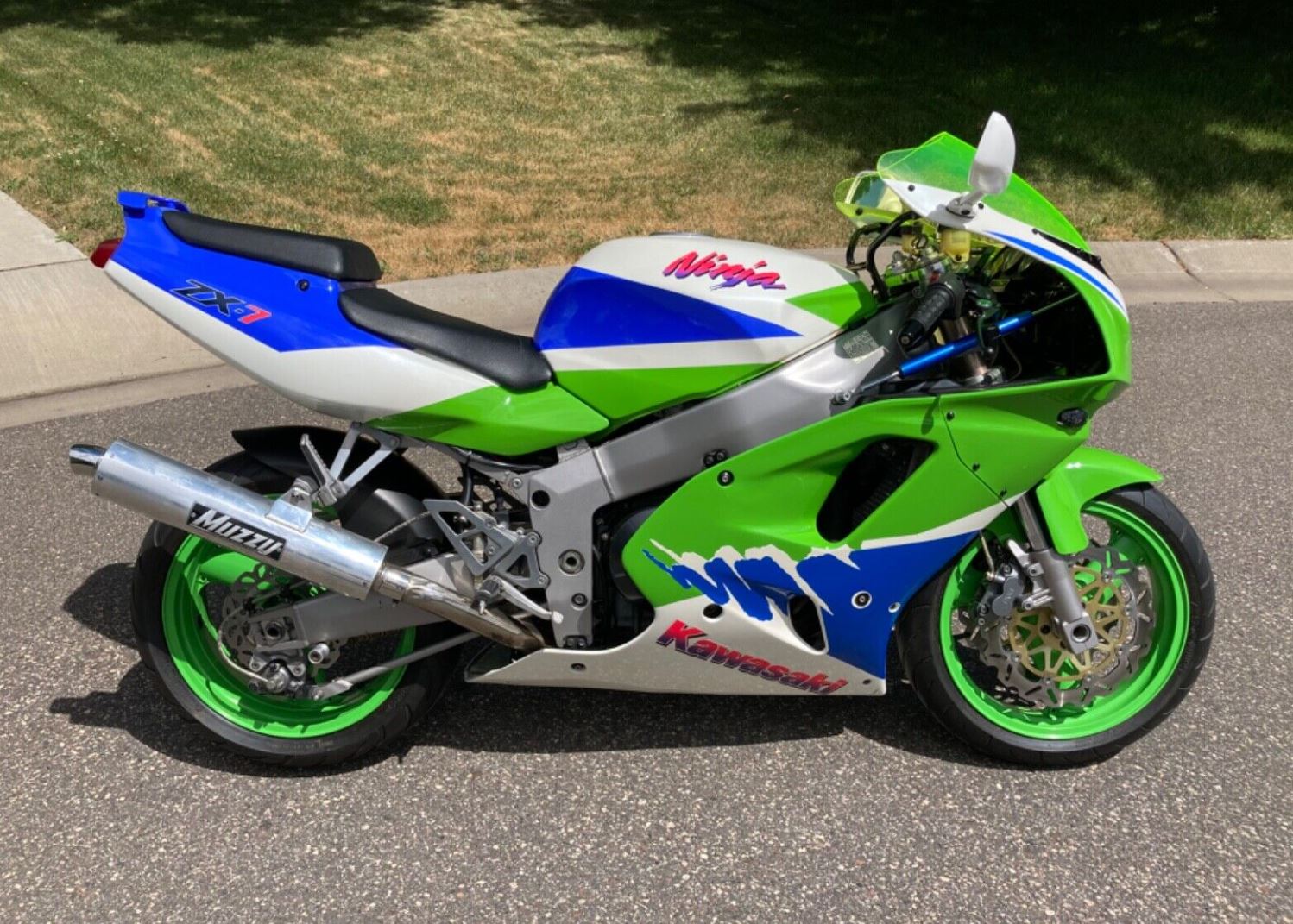 Kawasaki-ZX-7-Right-Side.jpg?