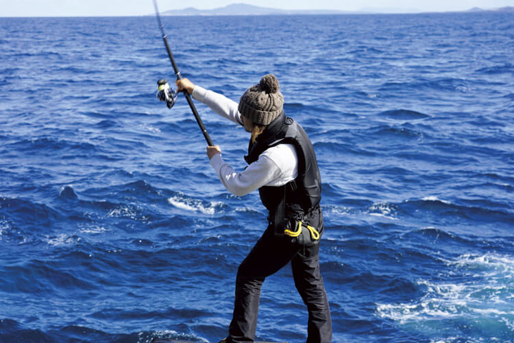 ラグゼから注目のビブパンツ登場！ロックショアなどあらゆるシーンで