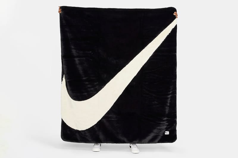nike-sportswear-plush-faux-fur