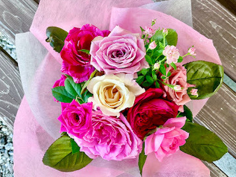 自立する花束▷マジカルブーケ(ピンク系10本程度)：大分県産のバラ