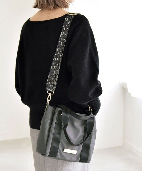 quaranciel: 2way 8ポケット ライン ショルダー バッグ （ショルダー