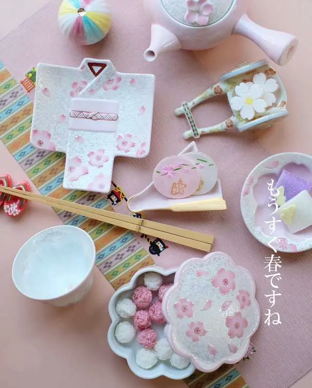 西陣織 金鶴 テーブルランナー ピンク ｜ 四季折々のおしゃれな和食器