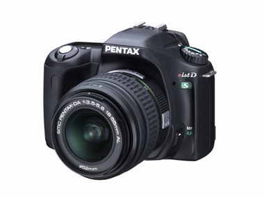 ペンタックス、10万円を切るDSLR入門機「PENTAX *ist Ds」を発表