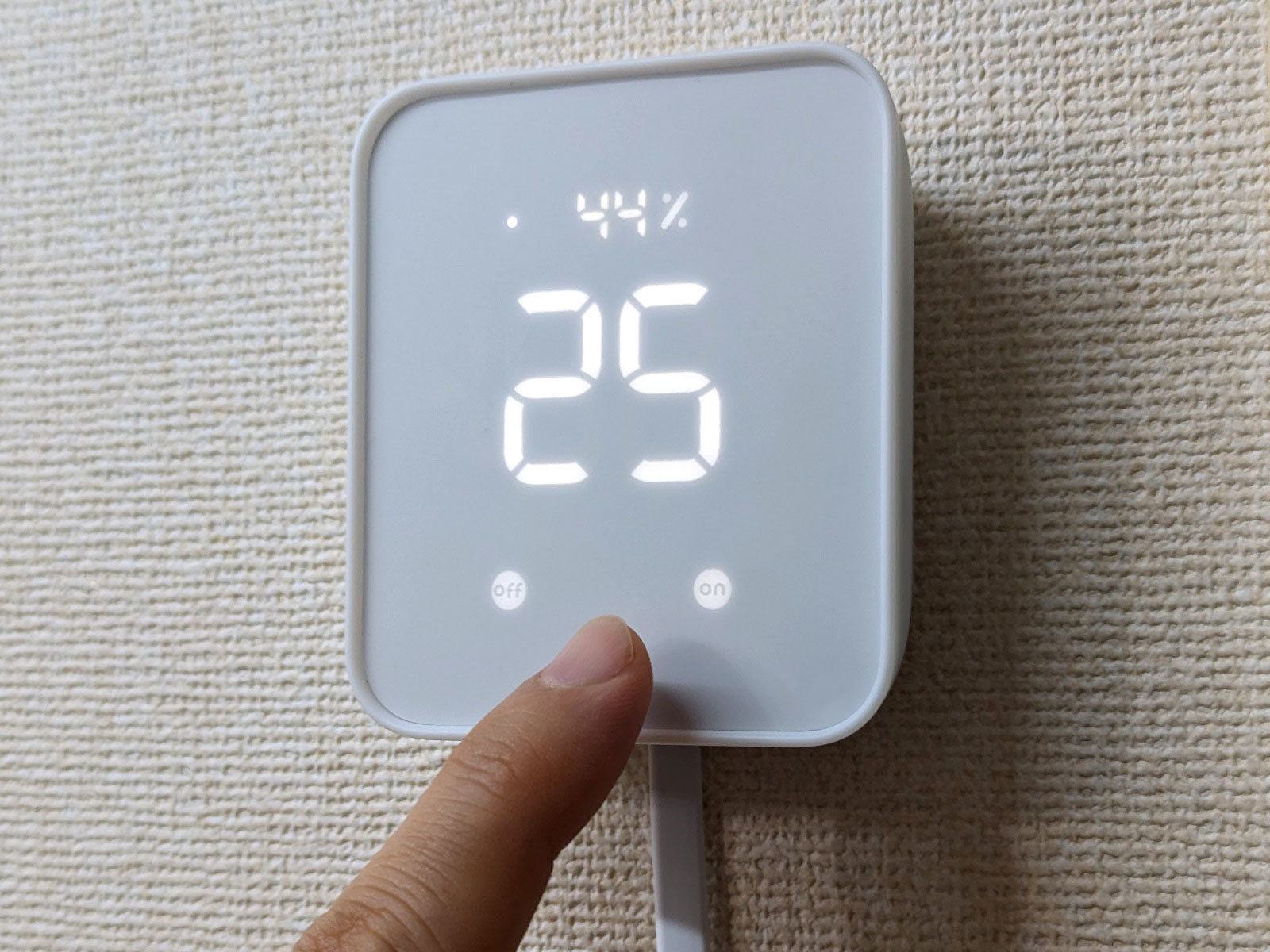 新型スマートリモコン「SwitchBot ハブ2」は多機能かつ本体ボタンで