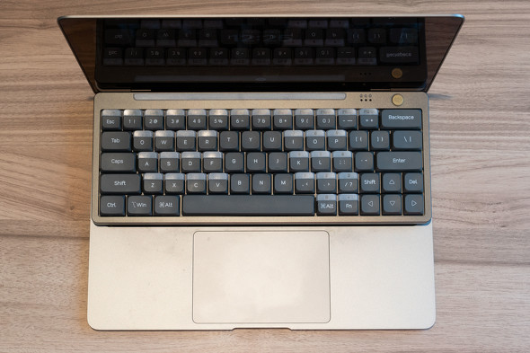 60％サイズなのに100キーある“キー分割”キーボード「Hesper64(100)」を