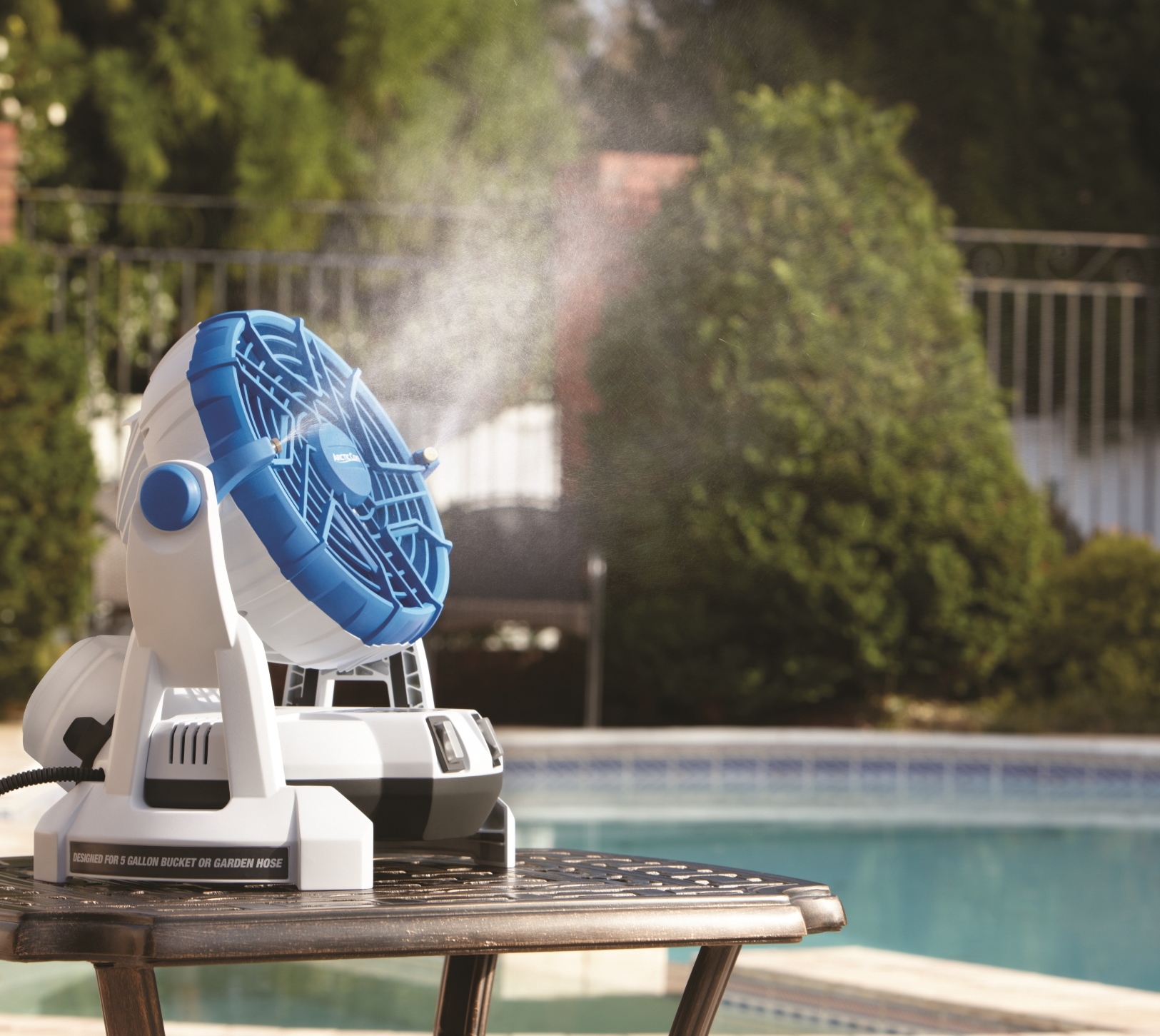 コードレス ミストファン：屋外の暑さ対策に最適。充電式なので場所を