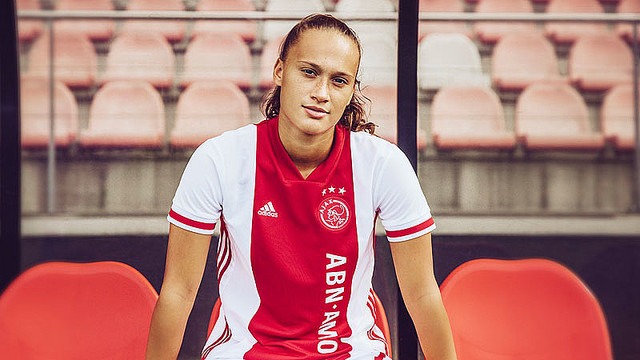 アヤックス女子、「伝説のスポンサーロゴ」ユニフォーム発売！マニアも