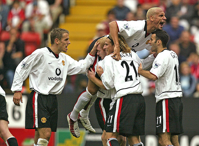 懐かしの白ユニ！マンチェスター・U、「初のNIKE」02-03アウェイ