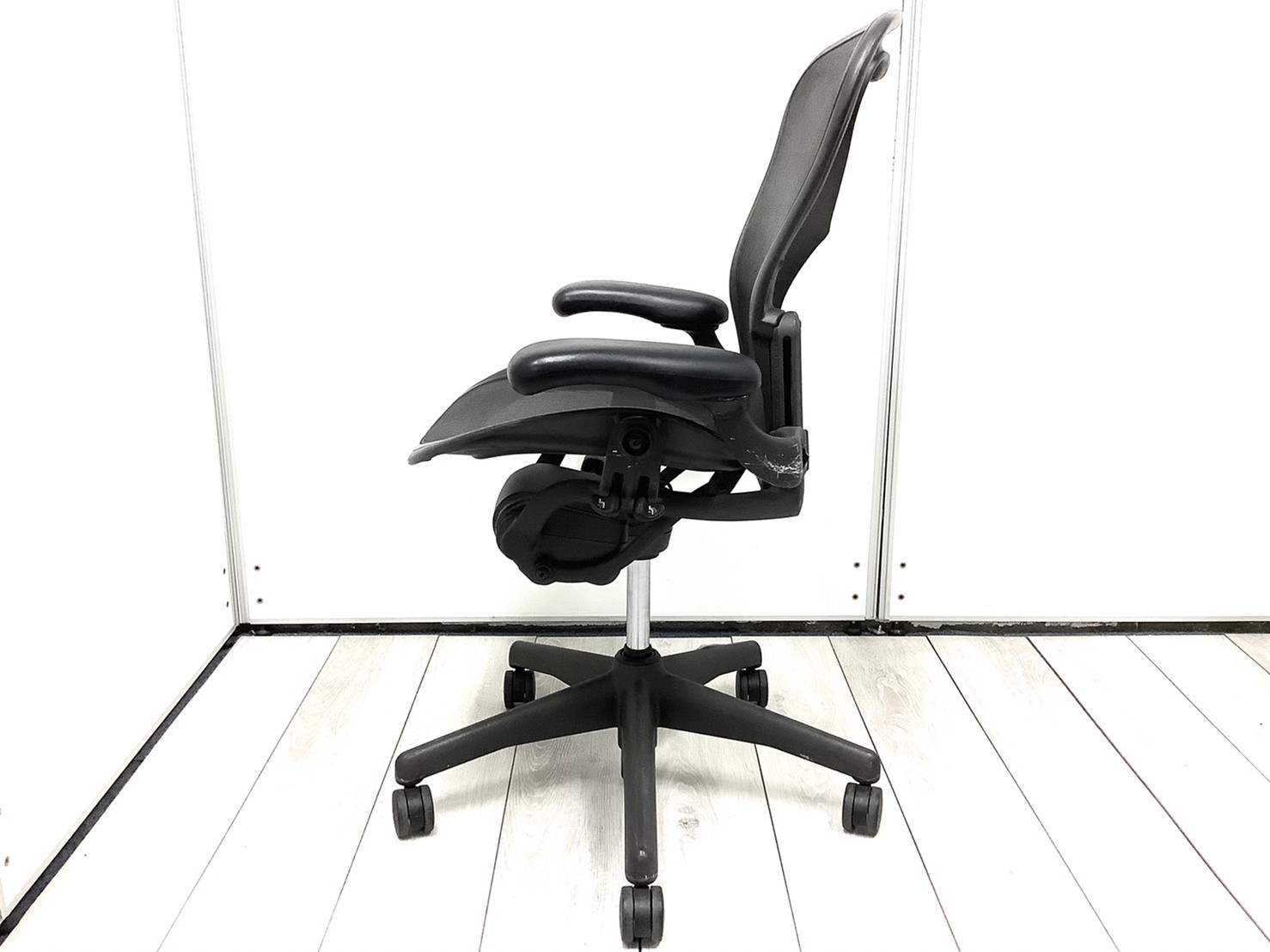 中古】アーロンチェア Herman Miller/ハーマンミラー 肘付ハイバック