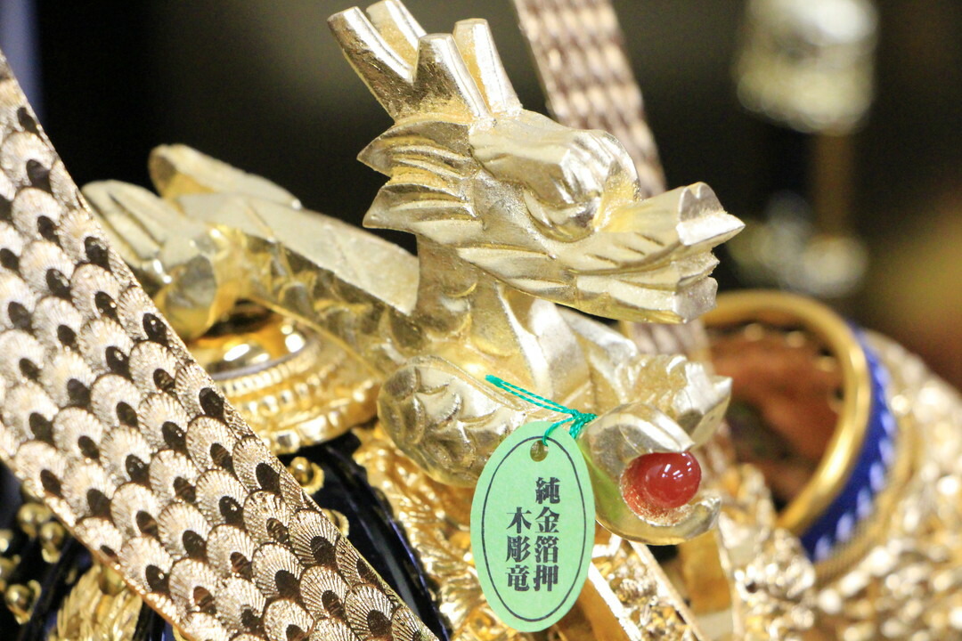 五月人形 おしゃれ 15号 招福兜 赤金房 金沢箔 本金箔押小札 平飾り