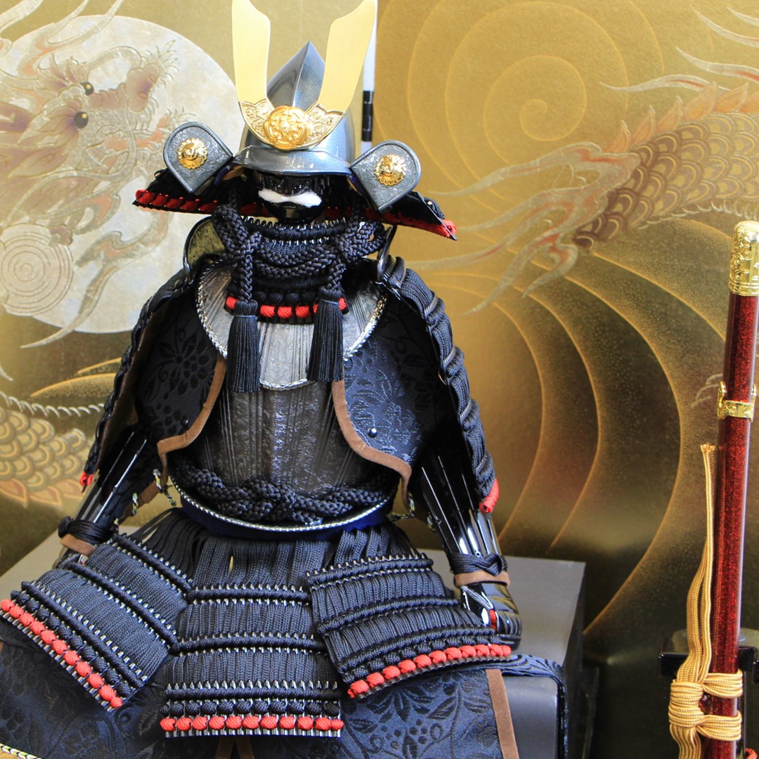 五月人形 大越忠保作 7号 織田信長公鎧 南蛮甲冑 月光龍金屏風平飾り