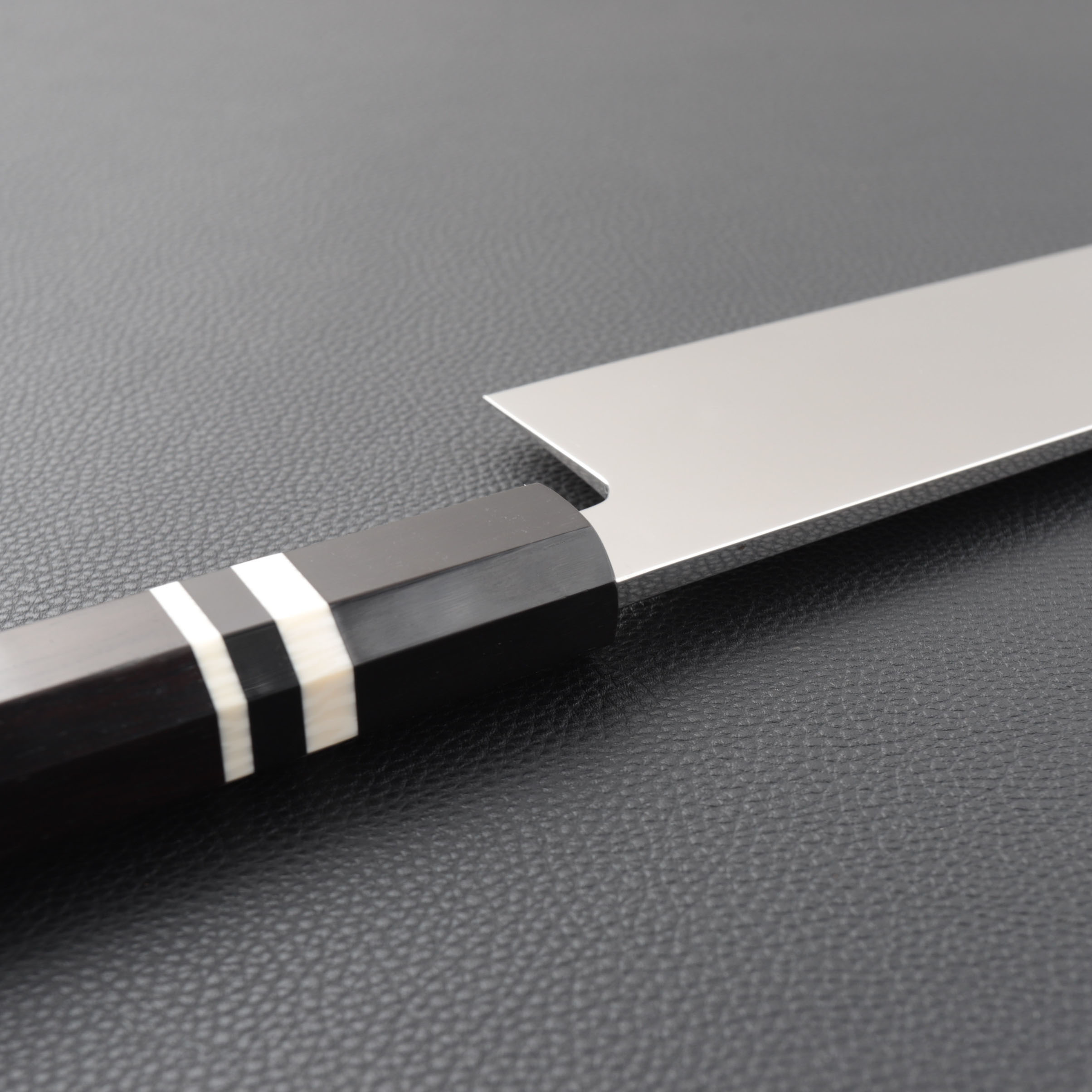 楽天市場】大型牛刀 両刃包丁 尺一（刃渡り330mm）通常鏡面仕上げ 本刃