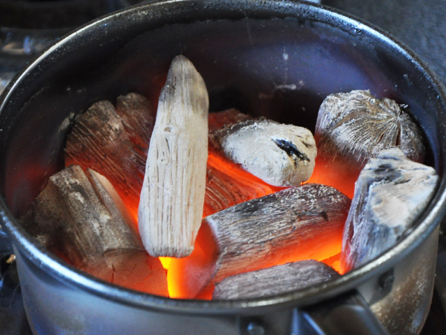 紀州備長炭 （馬目切丸） 1kg 火鉢・七輪用（切丸） | 和歌山の農家