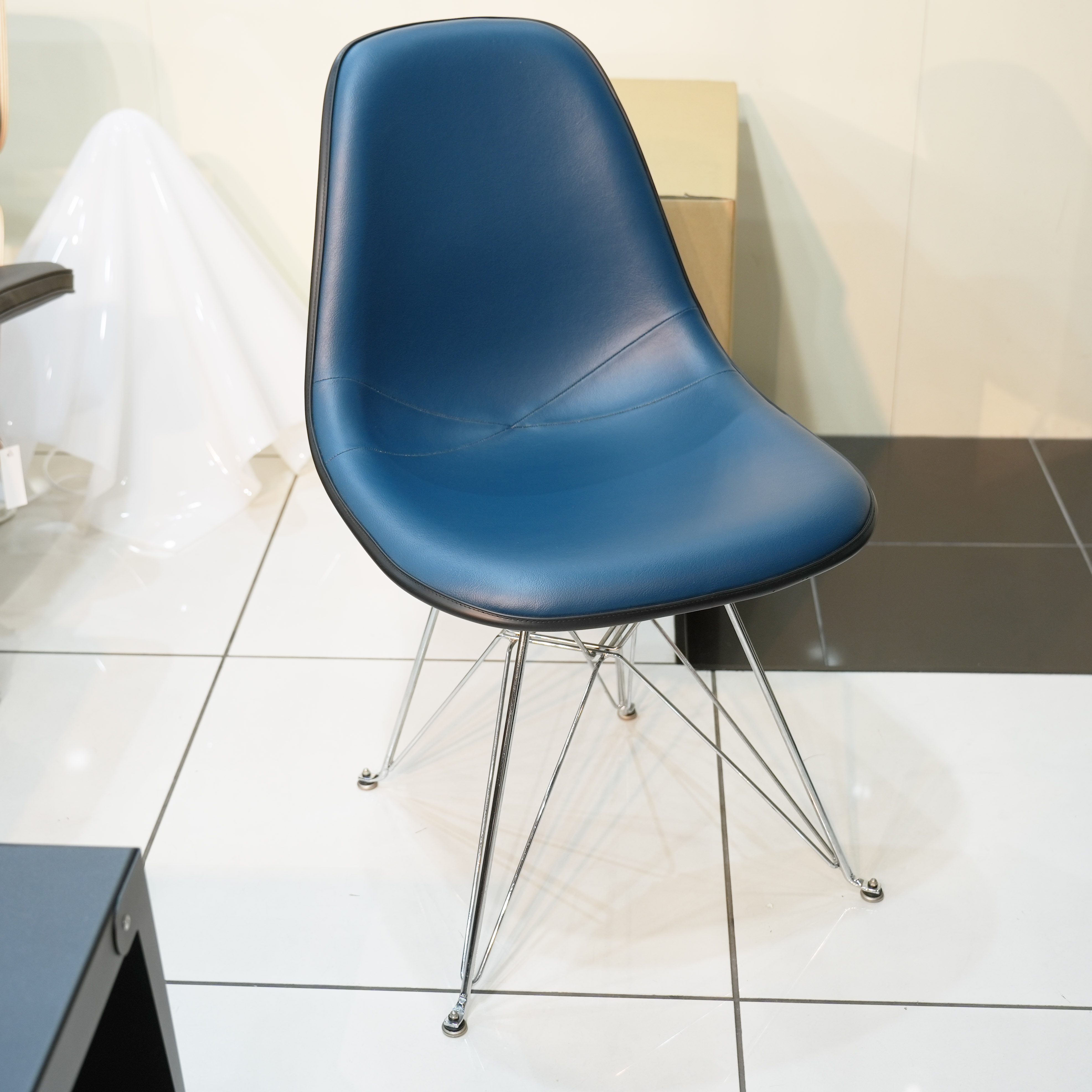 Herman MIller ヴィンテージイームズサイドシェル(ネイビー)/ビニール