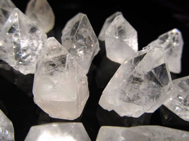 極上アポフィライト(魚眼石)結晶ポイント詰め合わせ約25グラム 粒の