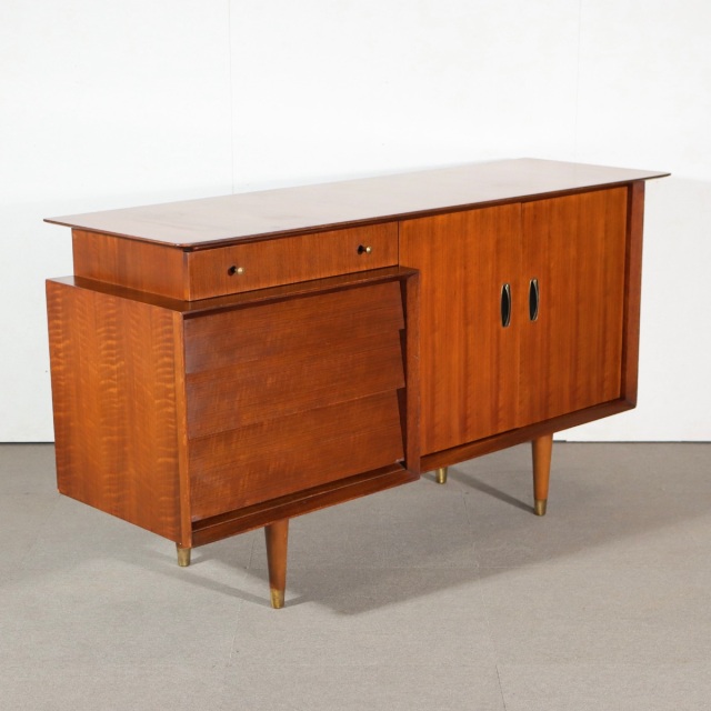 北欧・英国現地で目利きしたヴィンテージ・アンティークのサイドボード