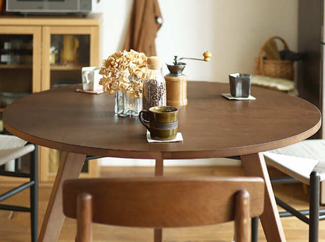 円形ダイニングテーブル form(フォーム) ブラウンタイプ｜北欧