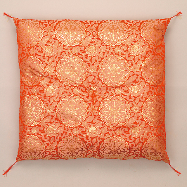 仏前座布団 （上） 四釜柄 化繊綿入