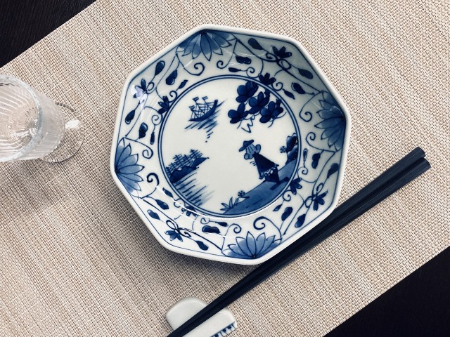 後姿正八角5寸皿 しん窯青花