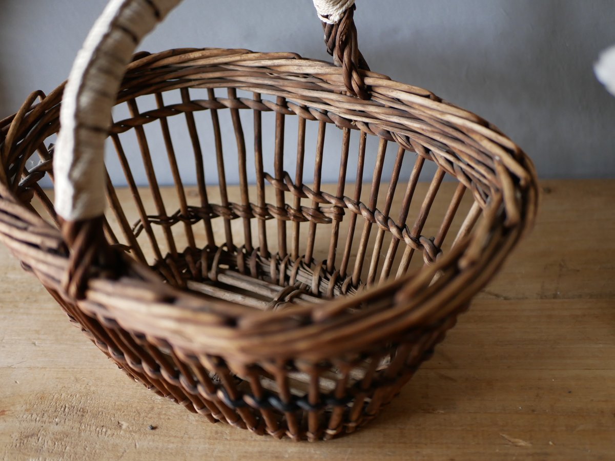 パニエ かご 籠 バスケット フランスブロカント アンティークのある