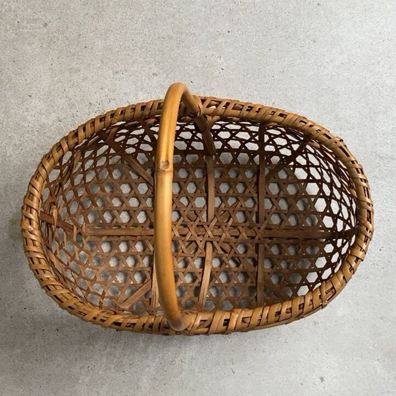 古い竹編みの市場籠 幅約40cm ワンハンドルの竹籠 綺麗にヤケた褐色の