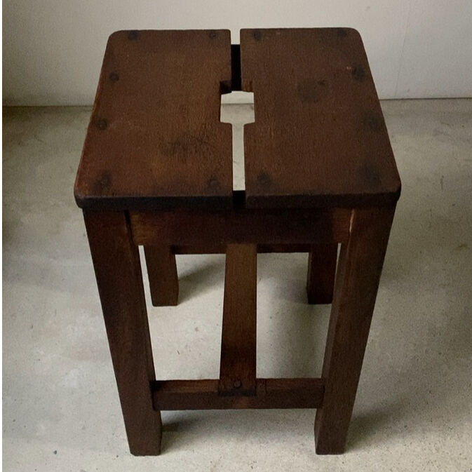古い木製スクエアスツール ラワン無垢材 黒ヤケ ヴィンテージ 角椅子