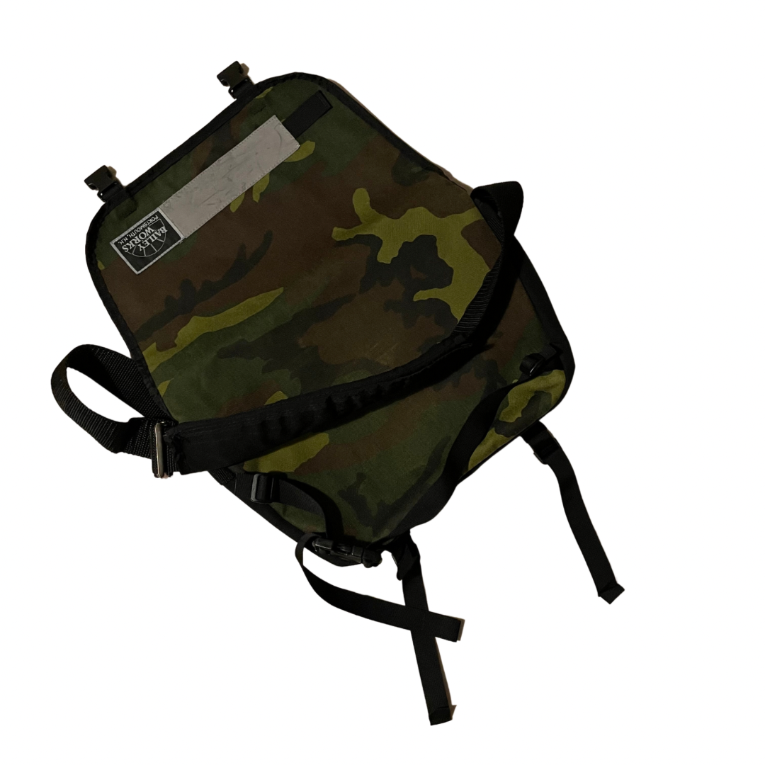 BAILEY WORKS MESSENGER BAG | CRAP STORE