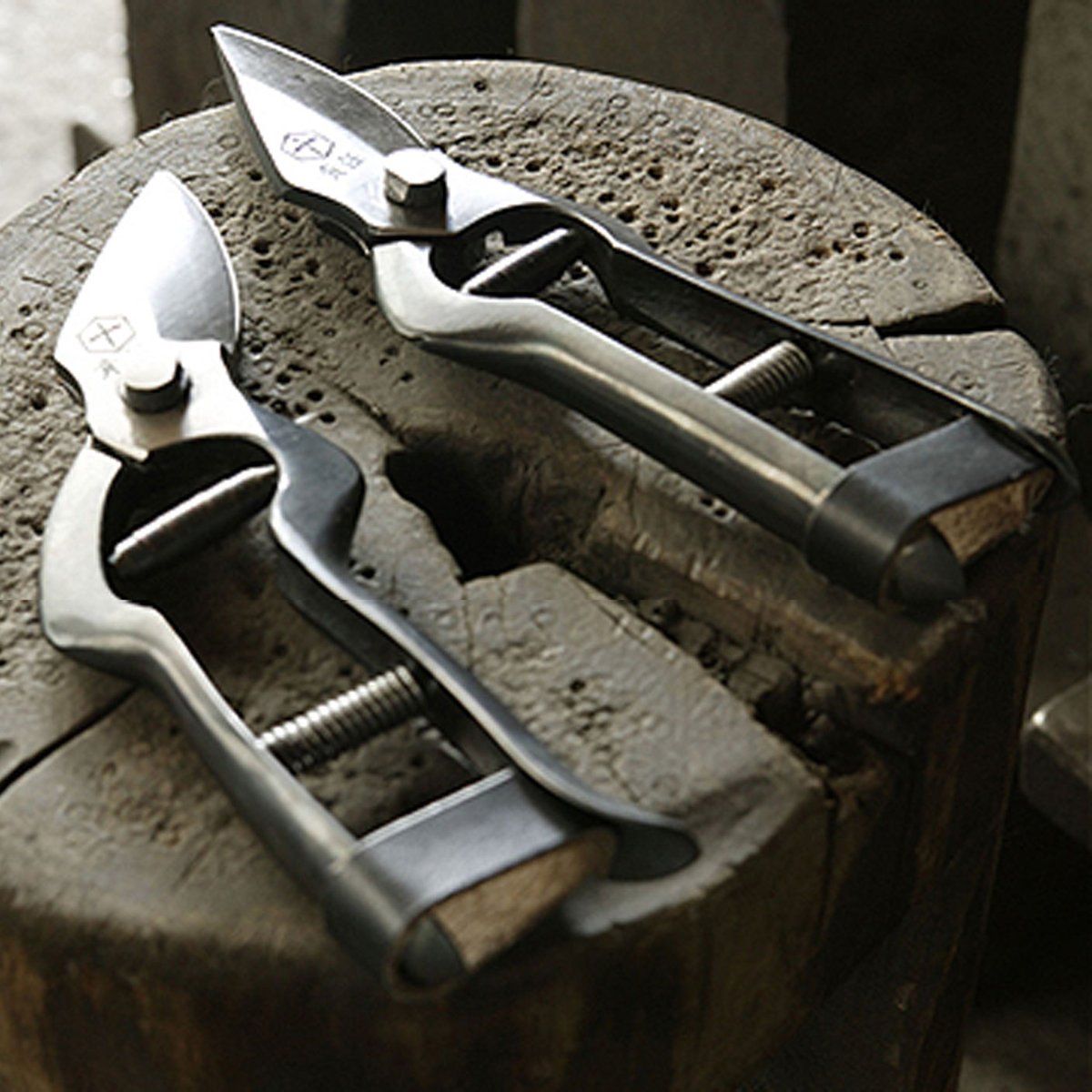 津軽の打刃物】りんご手打剪定鋏 普通型〈三國打刃物店〉 | 弘前