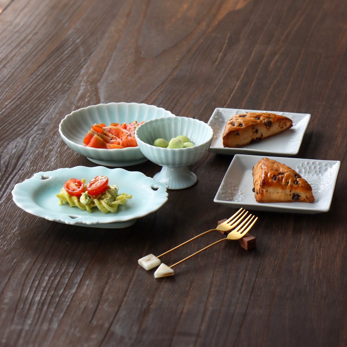 畑萬陶苑 モイスト青磁 菊割取皿 | 和食器通販 有田焼 山忠｜おしゃれ