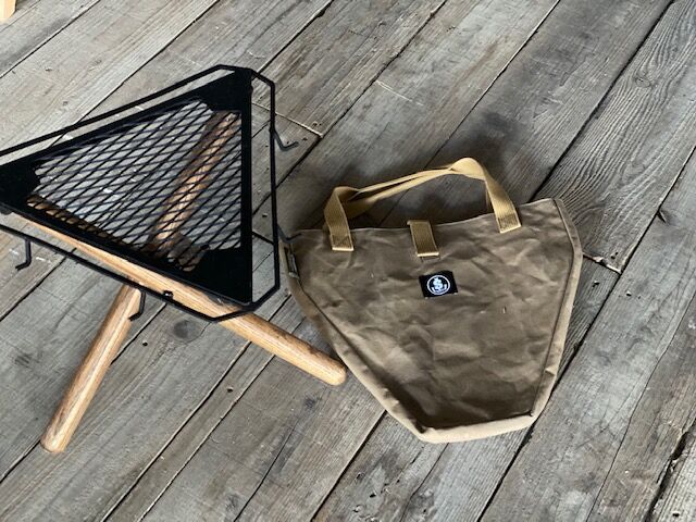 Somabito ソマビト 焚き火サイドスタンド 脚長バージョン　ケース付き❗️ SomAbito（ソマビト）の焚き火side standが見た目・使い勝手が抜群！