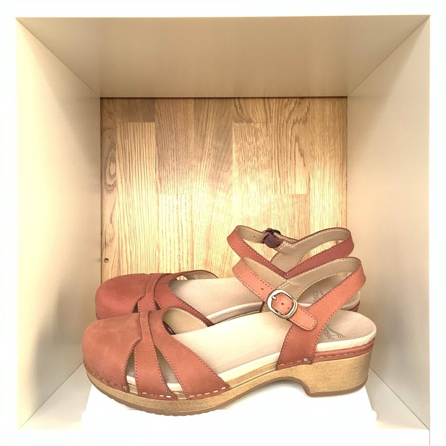 半額 セール] ダンスコ ベッツィー シナモン ミルドヌバック 撥水加工