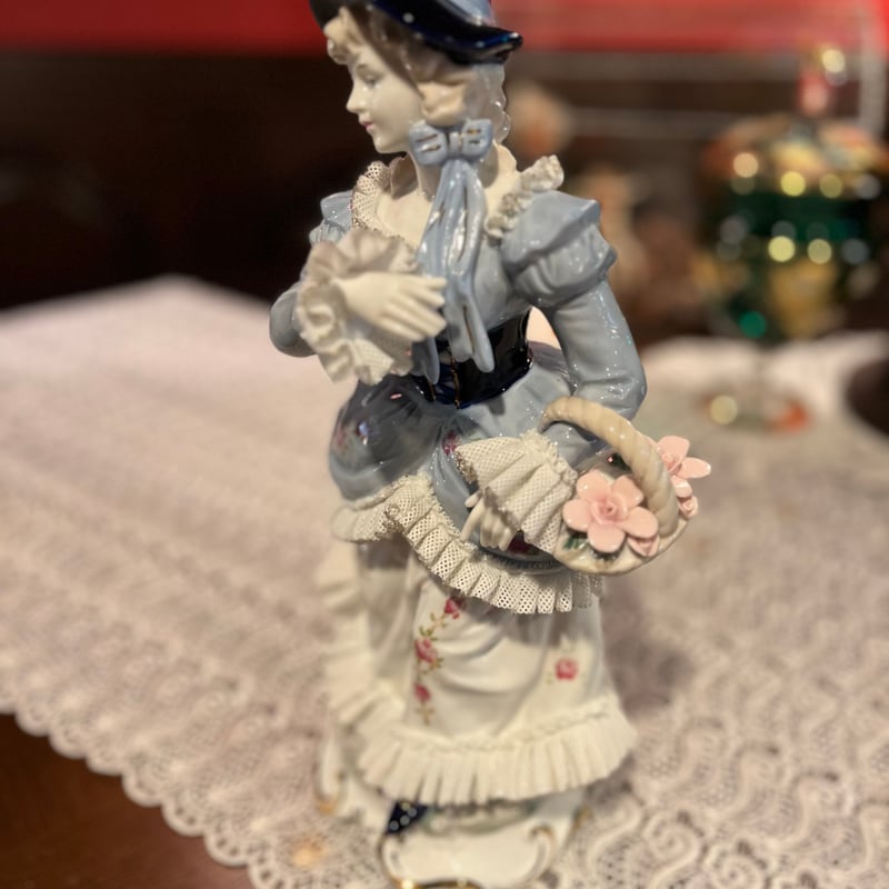 THE TK Collection レース陶器ドール「花籠持ちレディー」 日本製 （箱