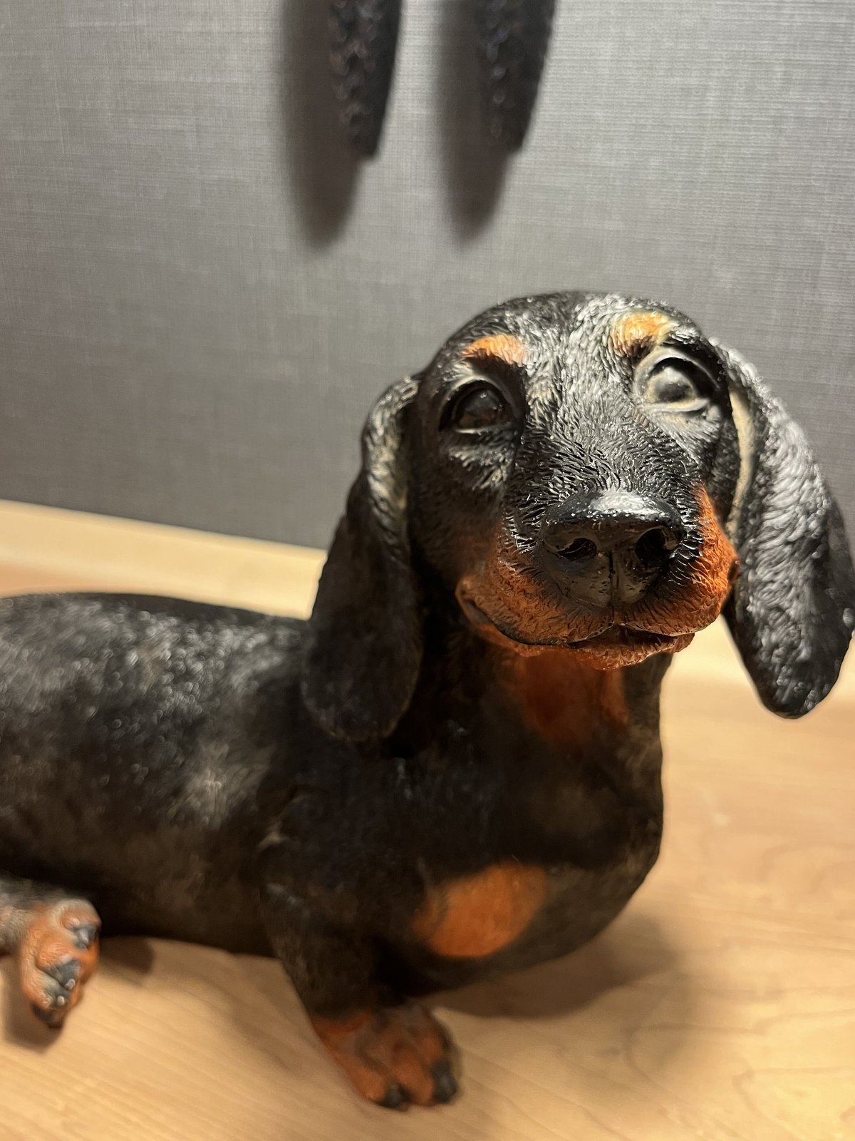 とにかく愛くるしい。。。黒のダックスフンドの置物 | アンティーク