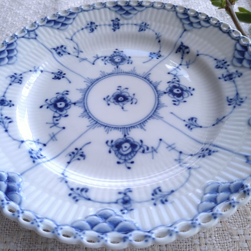 ロイヤルコペンハーゲン・ブルーフルーテッドフルレースのケーキ