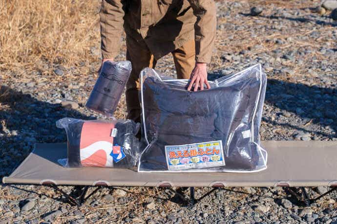 寝袋キライな筆者が、ふと思いついた。安価な「トラック用のふとん」が