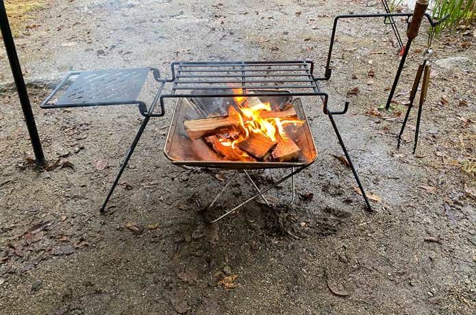 使ってみた】ベルモント「アイアン焚火スタンド」を人気焚き火台4種と