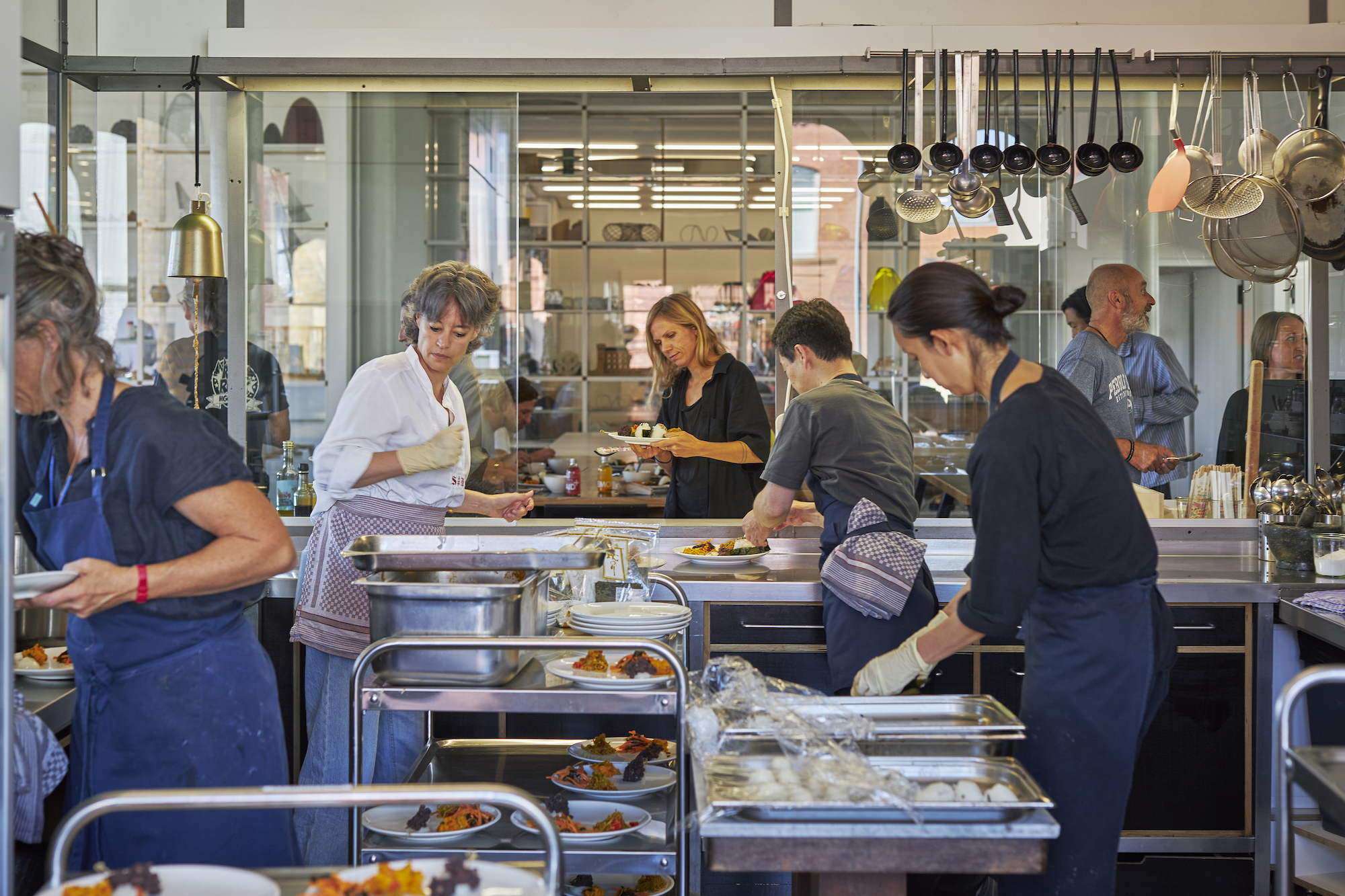 オラファー・エリアソン「THE KITCHEN」が期間限定で東京に上陸