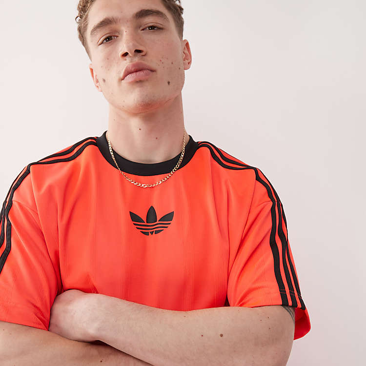 207935913-1-red?$n_750w$&wid=