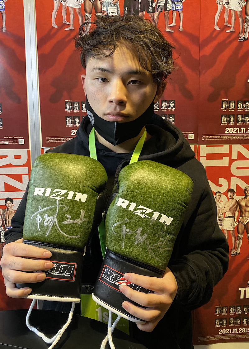 カ*ス様 RIZIN.49 カルシャガ・ダウトベック 実使用 直筆サイン入り