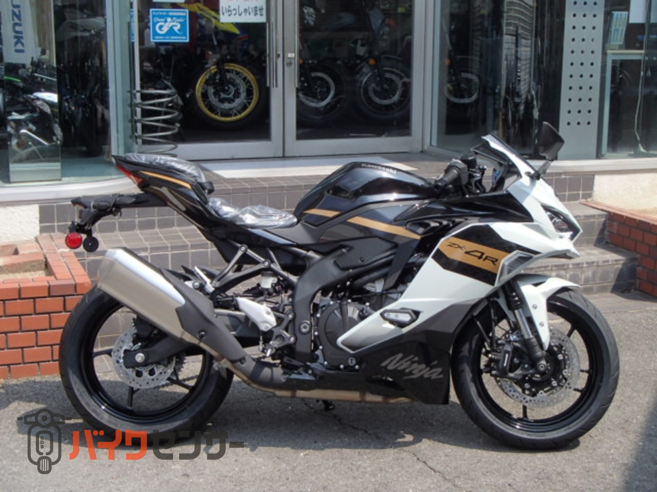 カワサキ NINJA ZX-4R SE 2026年モデル パールロボティック